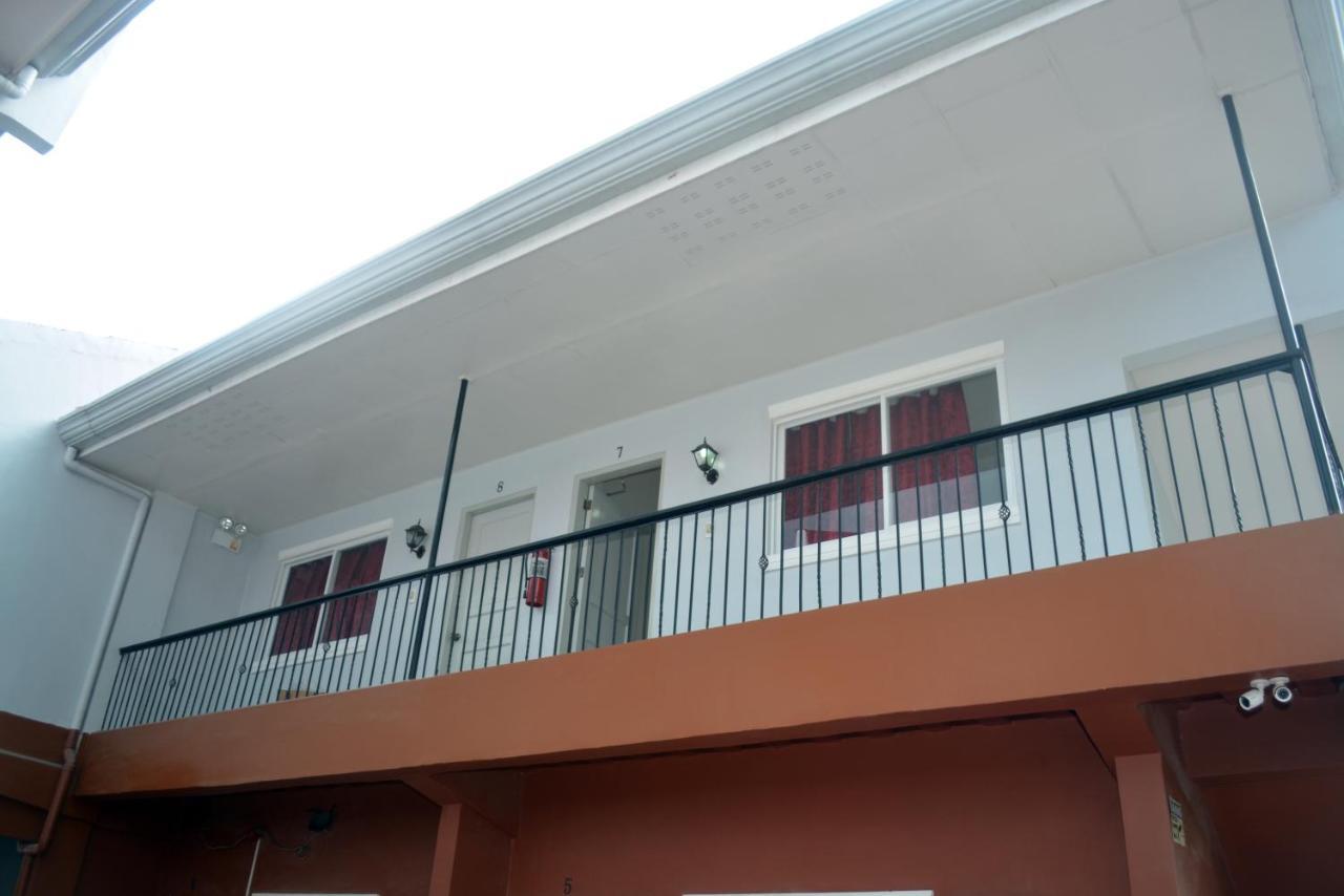 Ashley And Bill'S Suites 'N Garden Hotel And Vacation Homes Carcar Buitenkant foto