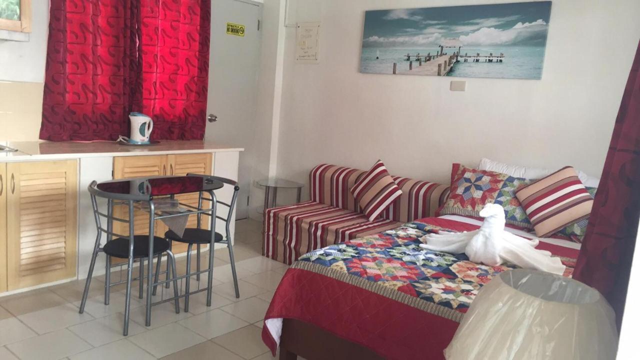 Ashley And Bill'S Suites 'N Garden Hotel And Vacation Homes Carcar Buitenkant foto